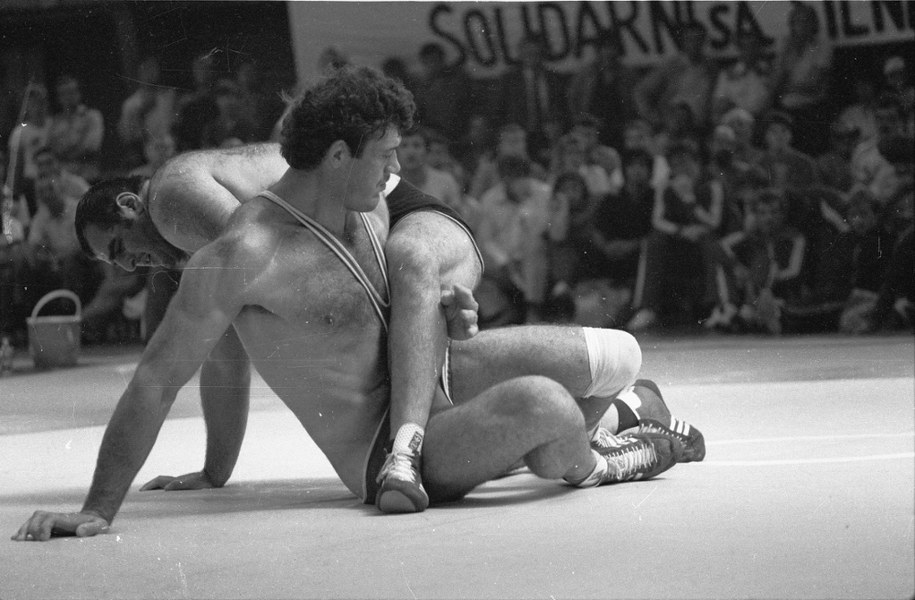 Na pierwszym planie Adam Sandurski (1981 r.) /	Zbigniew Nowak /PAP