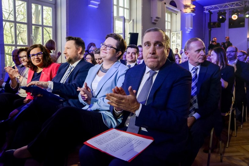 Na pierwszym planie liderzy PO i Nowoczesnej - Grzegorz Schetyna i Katarzyna Lubnauer /Mariusz Gaczyński /East News