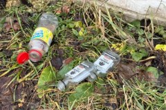 Na placu zabaw w Stroniu Śląskim stanęły kontenery dla ludzi uciążliwych społecznie 