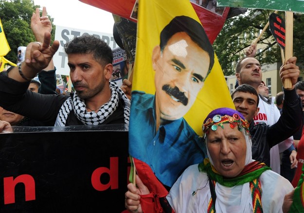 Na plakacie Abdullah Ocalan /SWEN PFOERTNER (PAP/EPA) /PAP/EPA