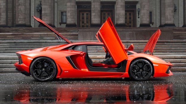 Na początku 2011 roku Aventador zastąpił w gamie Lamborghini model Murcielago. Od tej pory znalazł on już grubo ponad 2000 nabywców. /Lamborghini