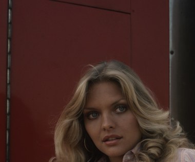 Na początku grała w podrzędnych serialach. Na dużym ekranie zadebiutowała w 1980 roku w filmach "Rycerze hollywoodzkich nocy" oraz "Znów zakochani". Krytyków przekonała do siebie po występie u boku Ala Pacino w filmie Briana De Palmy "Człowiek z blizną" (1983). Następnie wystąpiła w filmach "Zaklęta w sokoła", "Ucieczka w noc" i "Czarownice z Eastwick".