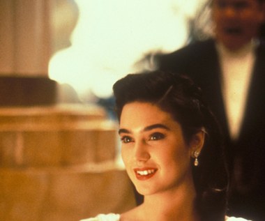 Na początku lat 90. Jennifer wystąpiła w bardzo ciekawym, ale dziś nieco zapomnianym filmie "Człowiek rakieta". To historia młodego pilota, który przypadkiem wchodzi w posiadanie urządzenia, pozwalającego człowiekowi latać. Film zdobył w tamtym czasie sporą sympatię widzów. Za występ w tym obrazie Jennifer otrzymała nominację do Saturna (odpowiednik Oscarów pośród filmów science-fiction) w kategorii najlepsza aktorka drugoplanowa.  