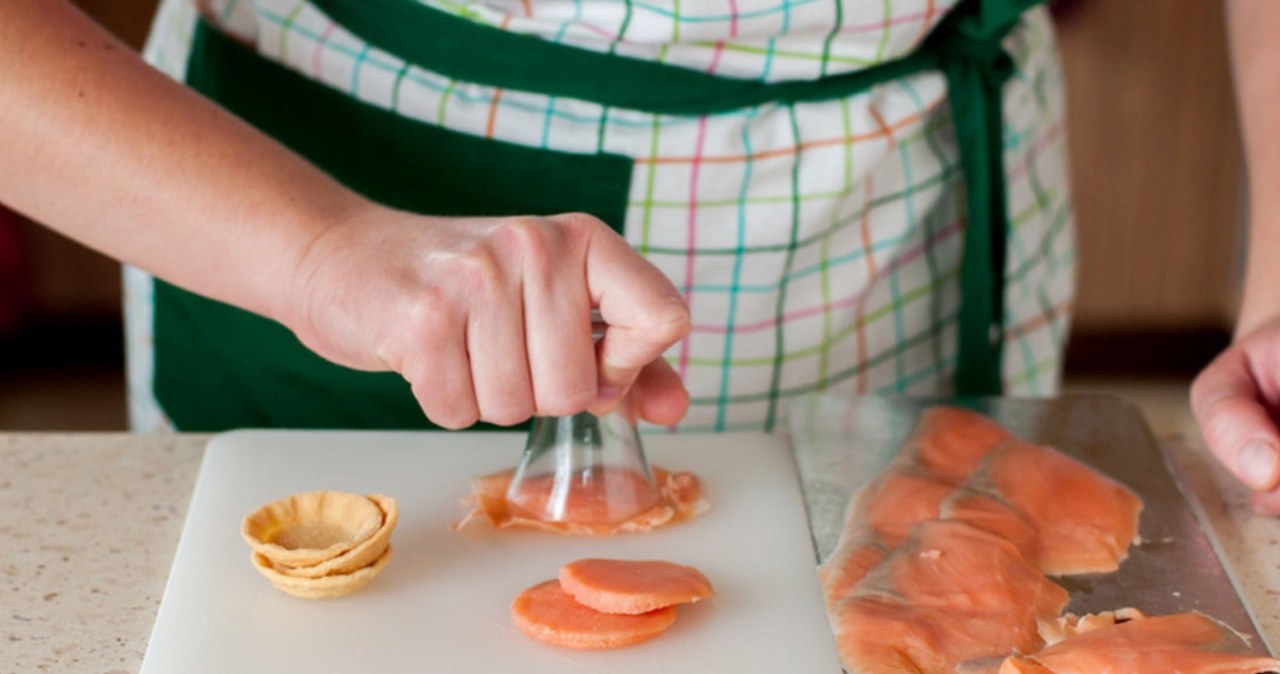 Na początku przygotuj łososia /dolphytv /123RF/PICSEL