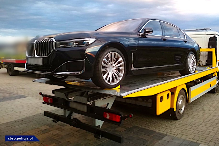 Na poczet przyszłych kar zabezpieczono siedem luksusowych aut /CBŚP