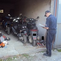 W garażu złodziei znaleziono skradzione skutery i rowery
