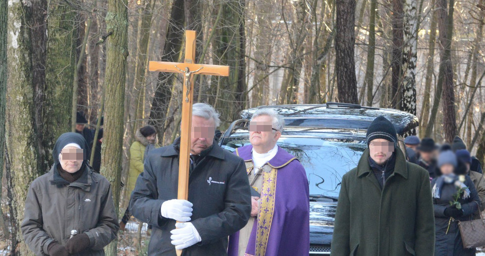 Na pogrzeb legendy TVP przyszła garstka ludzi /Tadeusz Wypych /Reporter