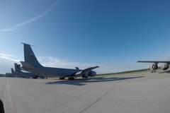 Na pokładzie latającej cysterny KC-135 Stratotanker