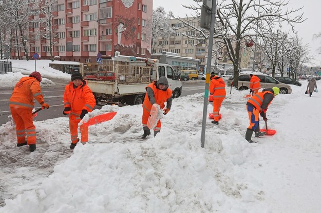 Silny Wiatr Mroz Snieg Oraz Deszcz Pogoda Mocno Daje Sie We Znaki Rmf 24