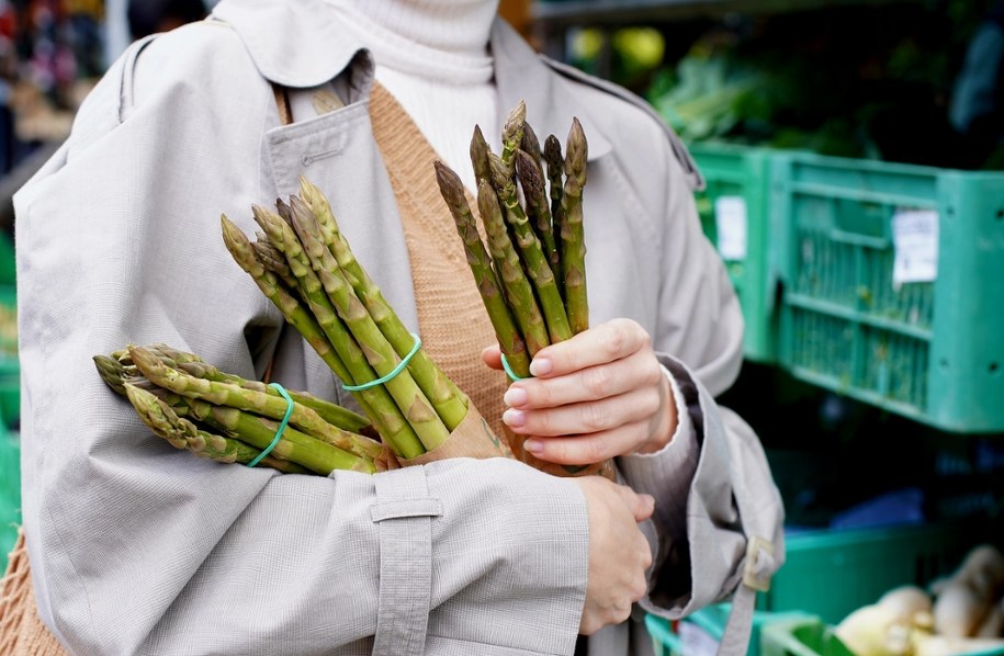 Na polskich stołach szparagi pojawiają się zwykle wczesną wiosną /Shutterstock