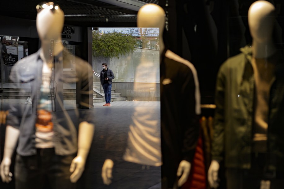 Na pomoc państwa liczą przedstawiciele wielu branż /VALDRIN XHEMAJ    /PAP/EPA