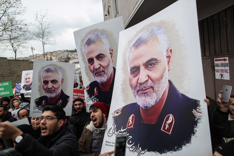 Na portretach irański generał Kasem Sulejmani /AFP