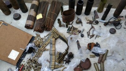 Na posesji trzymał pociski, proch i materiały wybuchowe. 20-latkowi grozi 8 lat więzienia