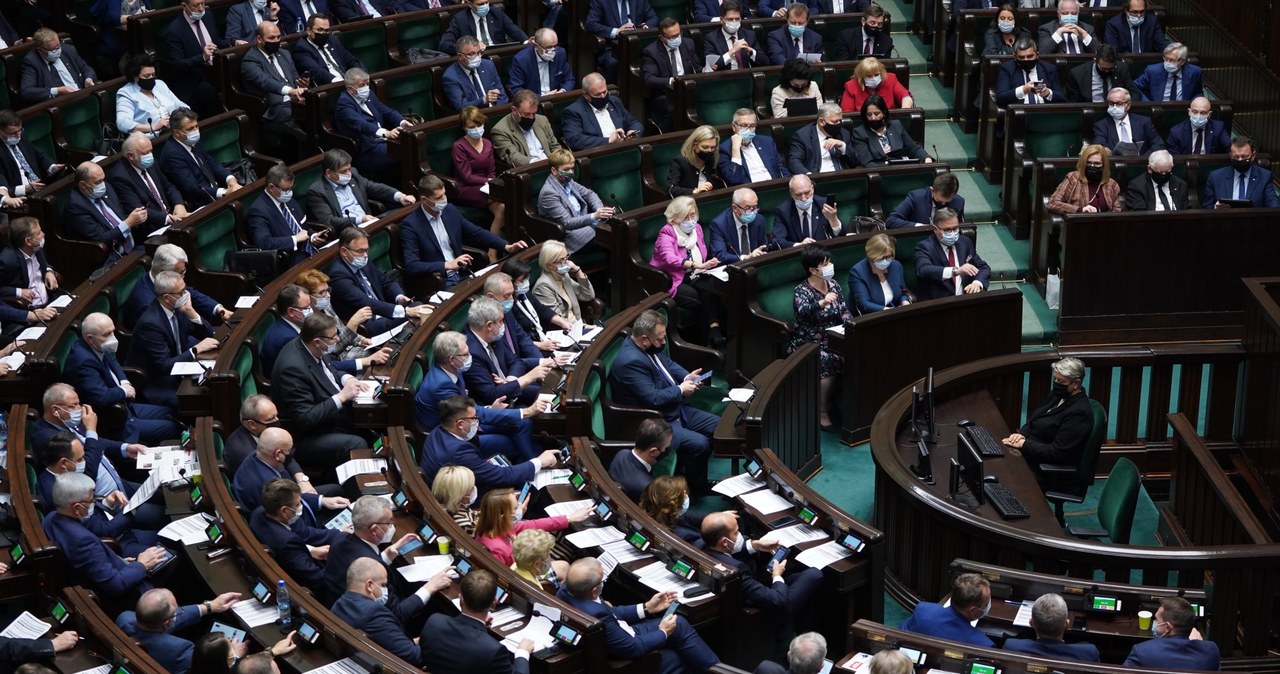 Na posiedzeniu 1-2 grudnia Sejm zajmie się obywatelskim projektem zaostrzającym przepisy dot. aborcji /Mateusz Wlodarczyk /Agencja FORUM