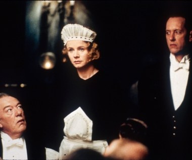 Na potrzeby kolejnej kinowej roli w filmie "Hilary and Jackie" Watson nauczyła się w trzy miesiące grać na wiolonczeli. Wysiłek się opłacił, aktorka otrzymała bowiem za rolę wiolonczelistki Jacqueline du Pré kolejną nominację do Oscara.

W kolejnych latach oglądaliśmy ja na ekranie m.in. w "Prochach Angeli" Alana Parkera, "Gosford Park" (na zdjęciu) Roberta Altmana oraz prequelu "Milczenia owiec" - thrillerze "Czerwony smok".