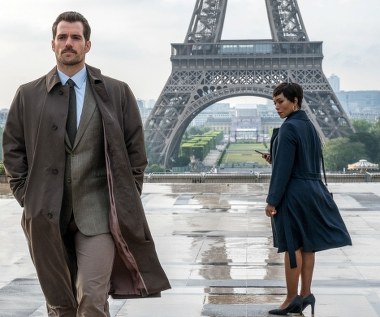 Na premierę czeka kolejny film Cavilla "Mission: Impossible – Fallout", w którym aktora po raz pierwszy zobaczymy na ekranie z wąsami. Zarost narobił nieco kłopotu producentom "Ligi sprawiedliwości". Kiedy Cavill był już na planie "Mission: Impossible", zmuszony był do realizacji dokrętek do filmu, w którym wciela się w Supermana. W kostiumie superbohatera pojawił się więc z wąsami, które trzeba było usunąć w postprodukcji.