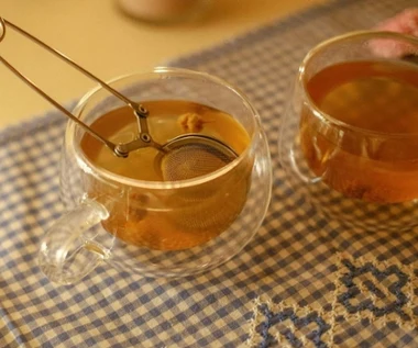 Na przejedzenie, wzdęcia i niestrawność jest lepszy od mięty i rumianku. Jelita zaczynają szybciej pracować