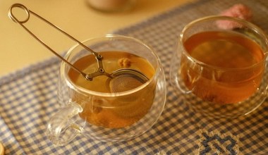 Na przejedzenie, wzdęcia i niestrawność jest lepszy od mięty i rumianku. Jelita zaczynają szybciej pracować