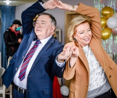 Na przyjęciu weselnym Beaty i Pawła bawili się, tańczyli i toasty wznosili: Maria i Włodek Ziębowie (Bożena Dykiel i Mieczysław Hryniewicz), Roman Hoffer i Honorata Leśniewska (Waldemar Obłoza i Aleksandra Konieczna), a także przyjaciółka Anastazja Trzcińska (Karolina Bacia), która wcześniej walczyła z Beatką o względy tego samego chłopaka, Tomka Nowaka (Krzysztof Chodorowski).