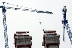 Na pylonie mostu we Wrocławiu zawisła wiecha