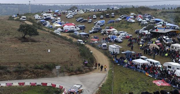 Na rajdami WRC pojawiły się czarne chmury /AFP