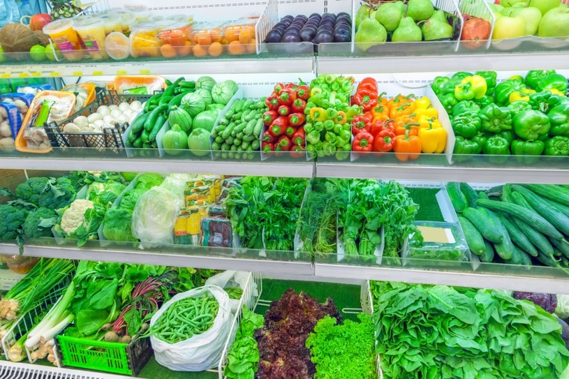Na razie zakaz używania plastikowych opakowań nie będzie dotyczył owoców i warzyw uznawanych za delikatne /123RF/PICSEL