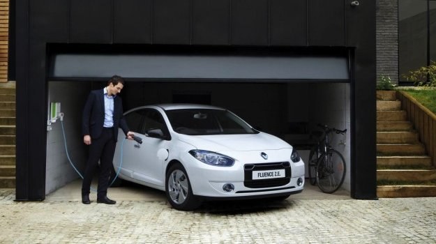 Na razie, ze względu na ograniczony zasięg i wysoką cenę, sprzedaż aut elektrycznych jest znikoma. /Renault