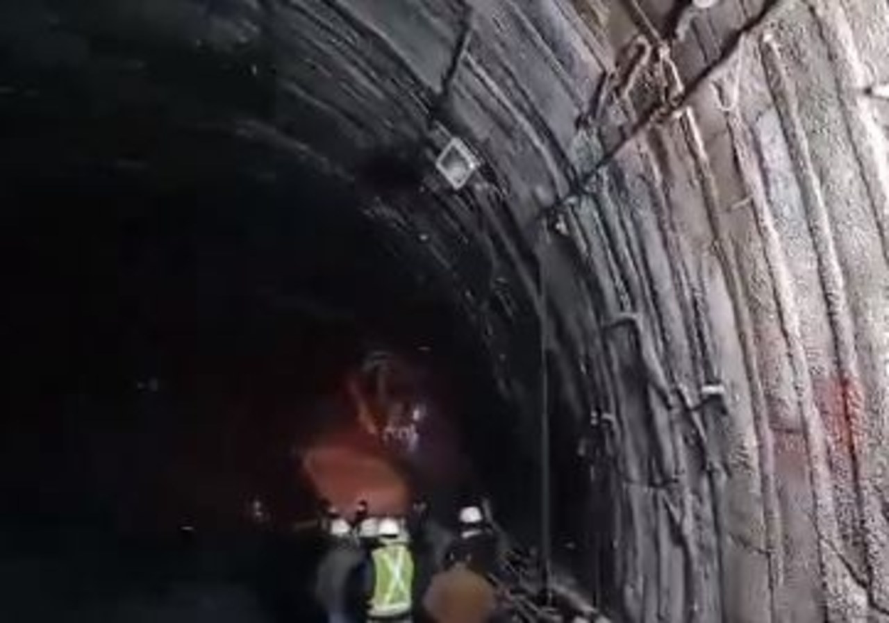 Na robotników zawalił się tunel. Trwa dramatyczna akcja ratunkowa 