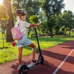 Na rower i hulajnogę tylko z kaskiem. Nakaz dla dzieci wkrótce wchodzi w życie