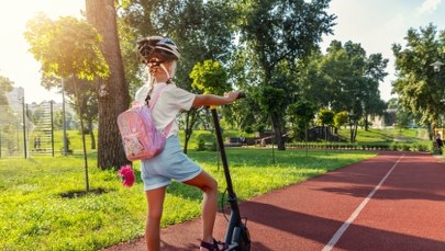 Na rower i hulajnogę tylko z kaskiem. Nakaz dla dzieci wkrótce wchodzi w życie