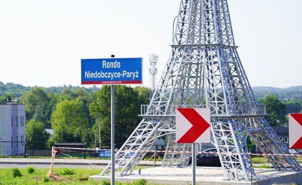 Na rybnickim rondzie Niedobczyce-Paryż powstała... wieża Eiffla