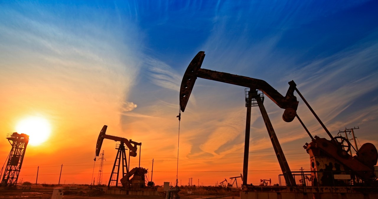 Na rynkach ropy we wtorek notowane są spore wzrosty cen surowca /123RF/PICSEL