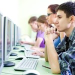 Na rynku brakuje informatyków, ale ogłoszeń o pracę nie przybywa