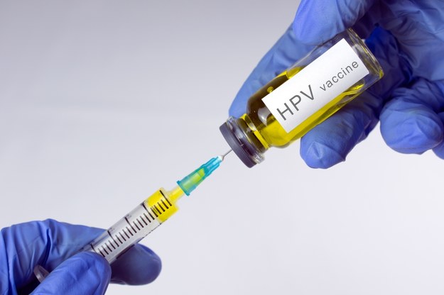 Na rynku dostępne są trzy szczepionki przeciw HPV: szczepionka 2-walentana, 4-walentna i 9-walentna. /Shutterstock