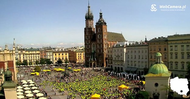 Na Rynku Głównym już robi się żółciutko :) /WebCamera.pl /Zrzut ekranu