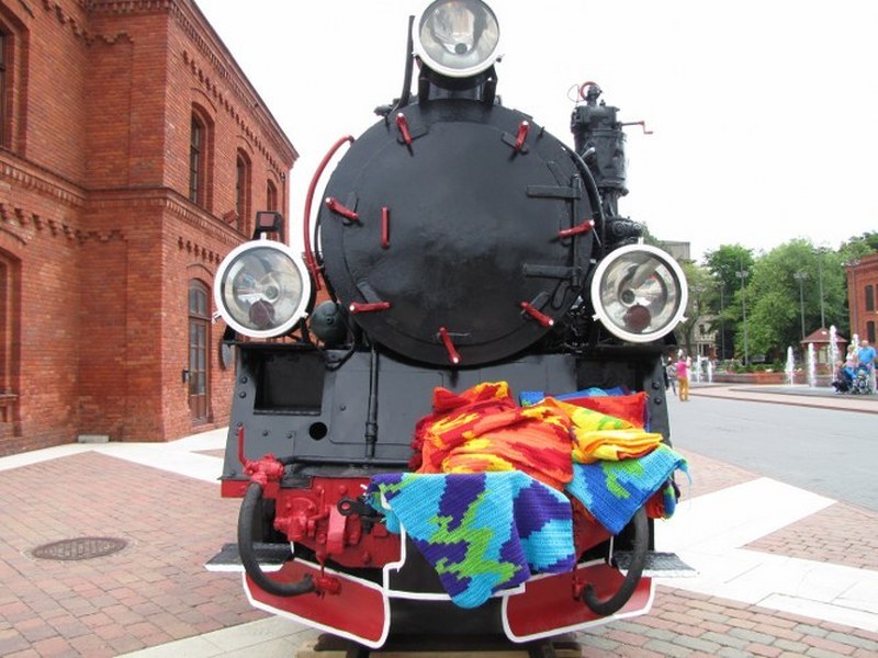 Na rynku łódzkiej Manufaktury zaczęło się ubieranie lokomotywy /Agnieszka Wyderka /RMF FM