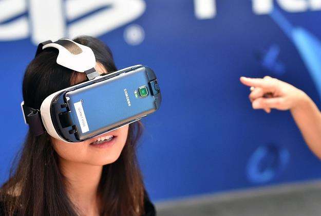 Na rynku pojawiają się coraz tańsze urządzenia VR /Newseria Biznes