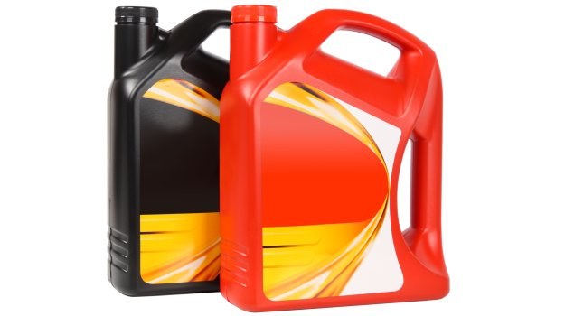 Na rynku są trzy podstawowe typy olejów silnikowych: mineralne, półsyntetyczne oraz syntetyczne. /Motor