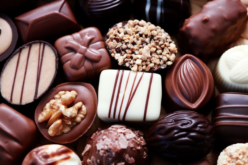 Na samą myśl o czekoladzie często cieknie nam ślinka /123RF/PICSEL