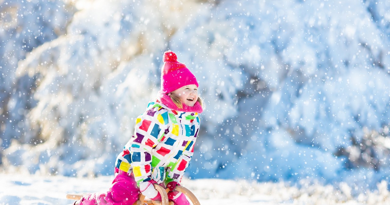 Na sanki i zimowy spacer. Schronisko górskie rzut beretem od Krakowa /123RF/PICSEL