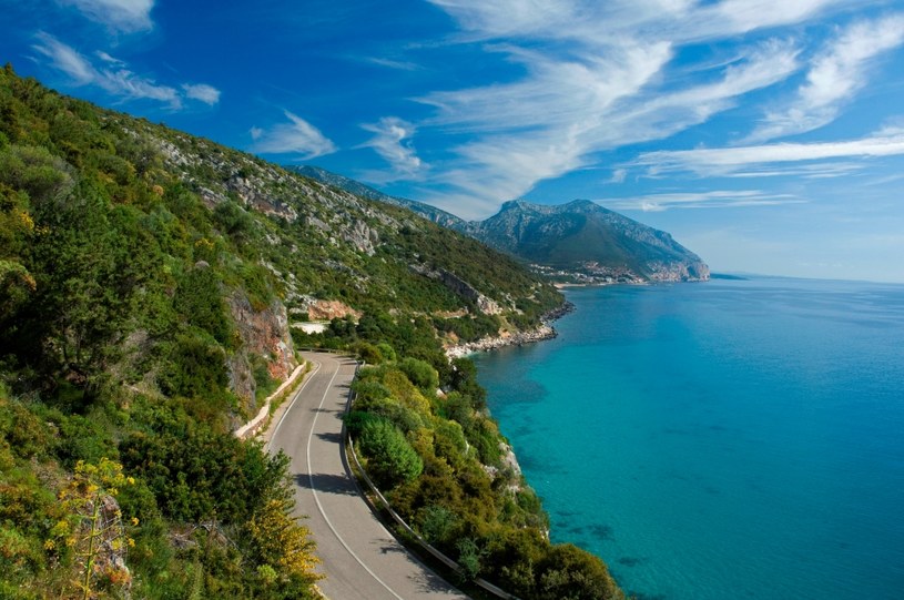 Na Sardynii nie zawsze warto się kierować GPS-em /Getty Images