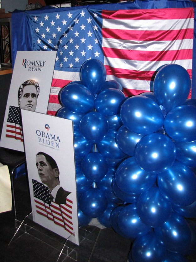 Na scenie dyskutują ze sobą zwolennicy Romneya i Obamy /Maciej Grzyb /RMF FM
