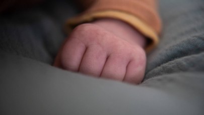 "Na ścianach był szron". Jest śledztwo ws. śmierci niemowlęcia w Radomiu