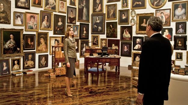 Na ścianach obrazy Rafaela, Tycjana, Renoira, Duerera czy Boccaccia. Kadr z filmu "Koneser" /materiały dystrybutora