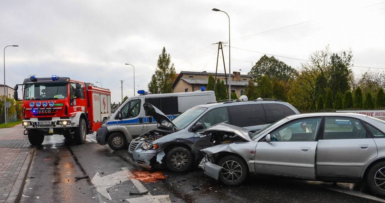 Na skrzyżowaniach często dochodzi do kolizji i wypadków. Ale rzadko są to zdarzenia śmiertelne / Adam Staśkiewicz  /East News