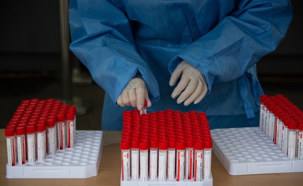 Na Słowacji 3 przypadki zakażenia Omikronem