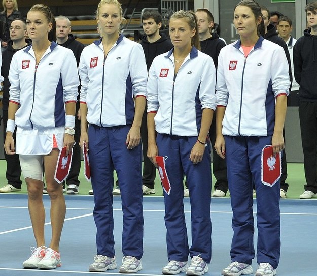 Na ślubie Alicji Rosolskiej (druga od prawej) nie mogło zabraknąć jej tenisowych przyjaciółek /AFP