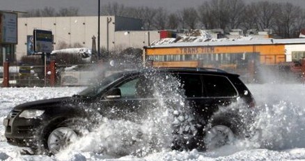 Na śniegu najlepiej radzą sobie auta 4x4 /INTERIA.PL