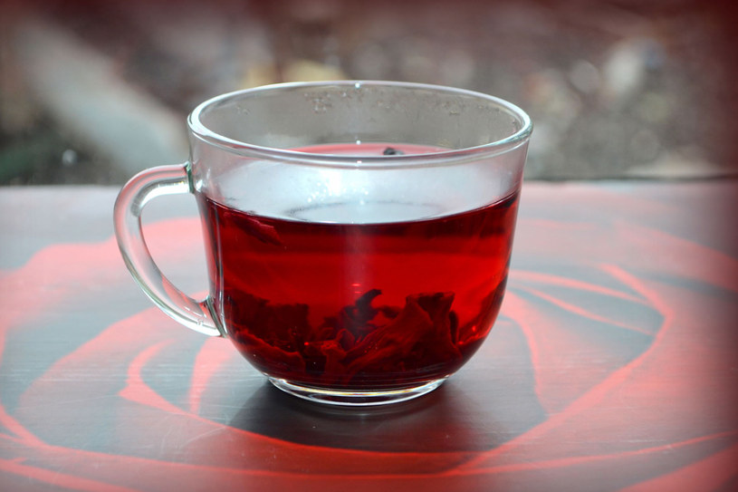 Na spalanie tkanki tłuszczowej zadziała czerwona herbata Pu-erh, zwana przez Chińczyków mordercą tłuszczu /123RF/PICSEL