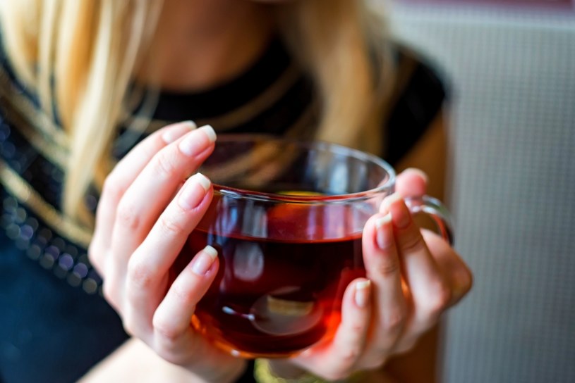 Na spalanie tłuszczu i redukcję kilogramów doskonała jest herbata pu-erh /123RF/PICSEL